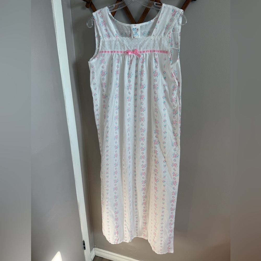 Vintage Bright Girl Floral Nightgown Made in Canada Pink Blue Eyelet Lace M